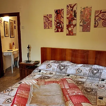 Accogliente Casa In Pietra In Borgo Medievale